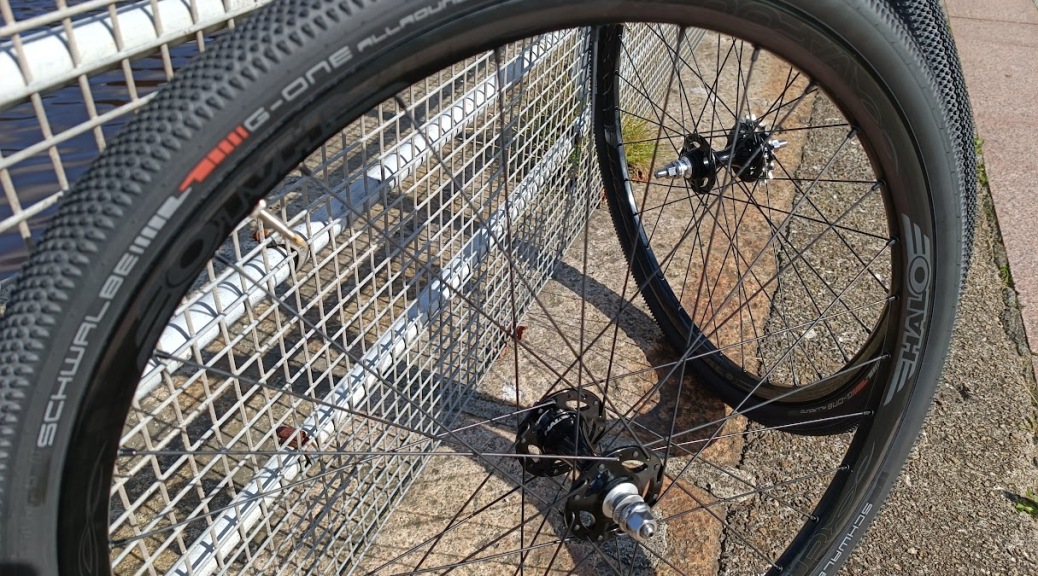 halo bike rim and schwalbe gravel tyre