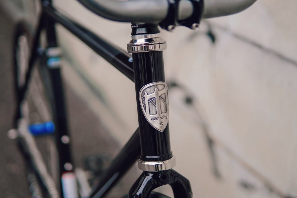 1 1/8" head tube on a bicycle